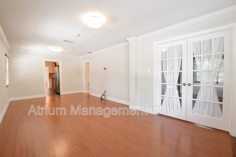 Charming 4/2 Colonial Town North Home with Oversized Fenced Yard property image