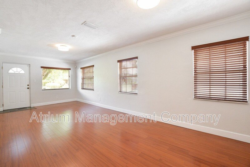 Charming 4/2 Colonial Town North Home with Oversized Fenced Yard property image