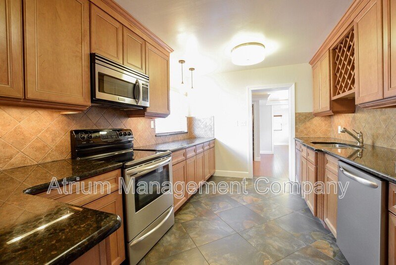 Charming 4/2 Colonial Town North Home with Oversized Fenced Yard property image