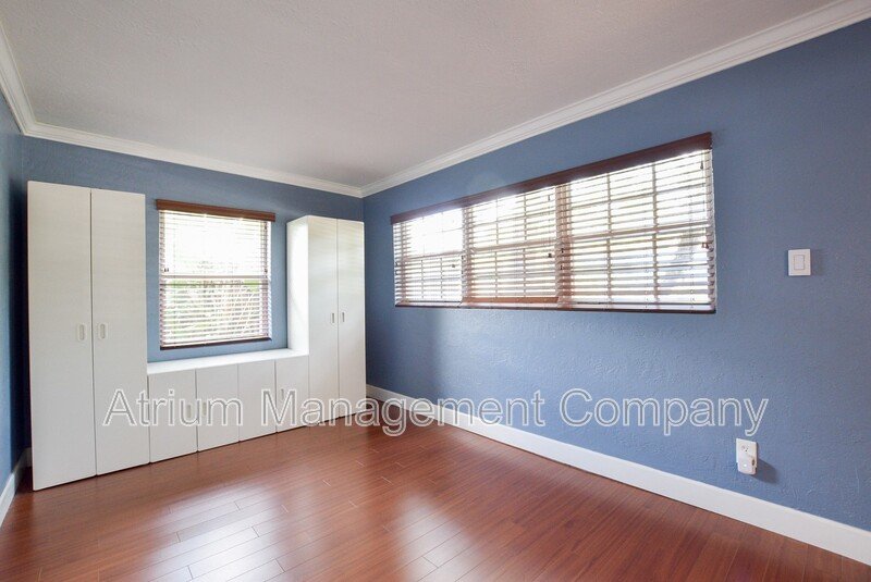 Charming 4/2 Colonial Town North Home with Oversized Fenced Yard property image