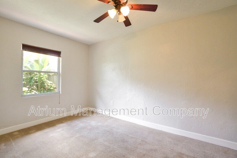 Charming 4/2 Colonial Town North Home with Oversized Fenced Yard property image