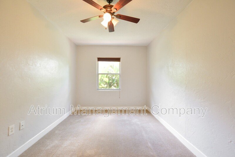 Charming 4/2 Colonial Town North Home with Oversized Fenced Yard property image