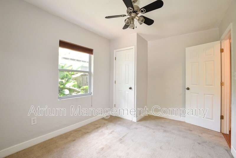 Charming 4/2 Colonial Town North Home with Oversized Fenced Yard property image