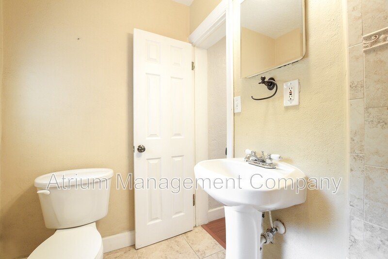 Charming 4/2 Colonial Town North Home with Oversized Fenced Yard property image