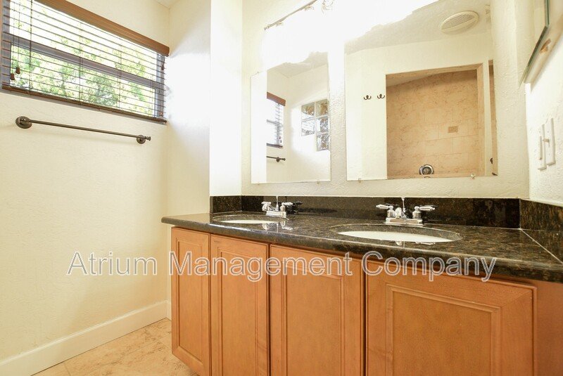 Charming 4/2 Colonial Town North Home with Oversized Fenced Yard property image