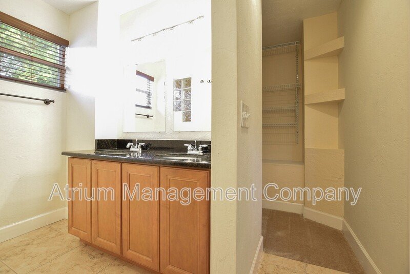 Charming 4/2 Colonial Town North Home with Oversized Fenced Yard property image