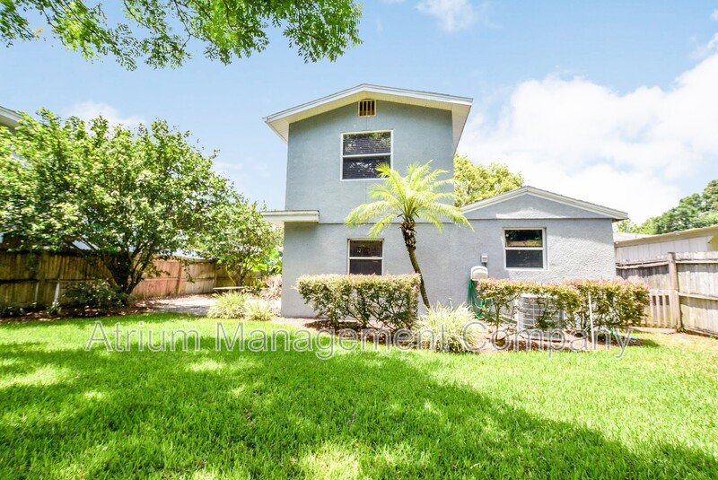 Charming 4/2 Colonial Town North Home with Oversized Fenced Yard property image