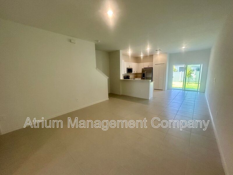 Stylish Townhome in the Heart of Ruskin – Prime Location. property image