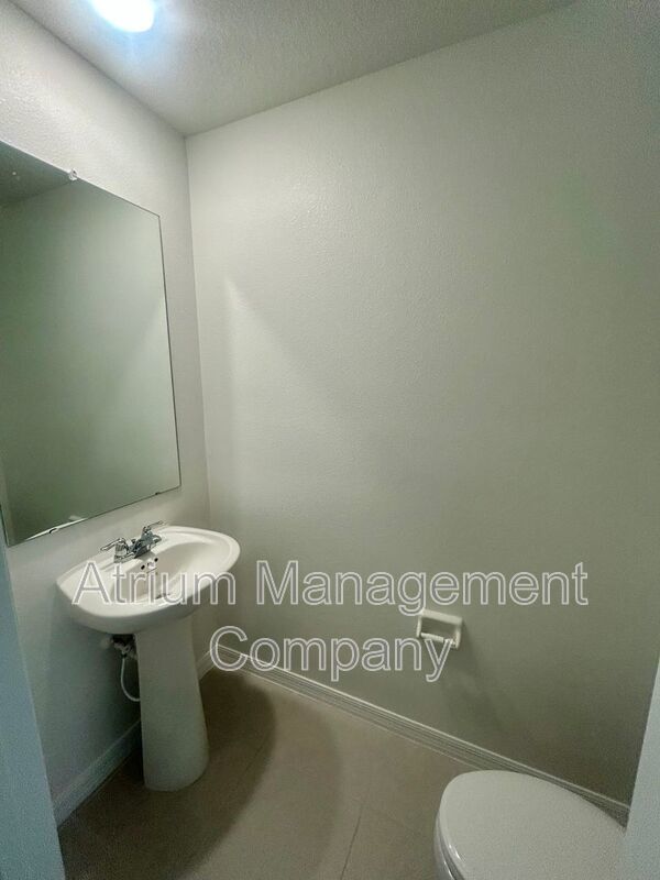 Stylish Townhome in the Heart of Ruskin – Prime Location. property image