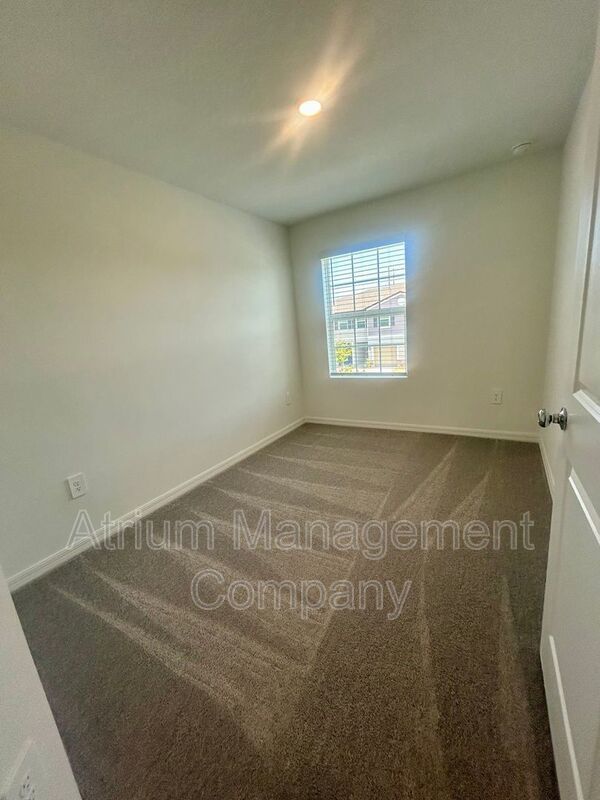 Stylish Townhome in the Heart of Ruskin – Prime Location. property image