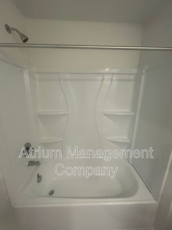 Stylish Townhome in the Heart of Ruskin – Prime Location. property image