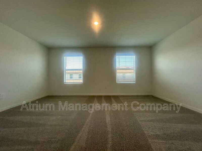 Stylish Townhome in the Heart of Ruskin – Prime Location. property image