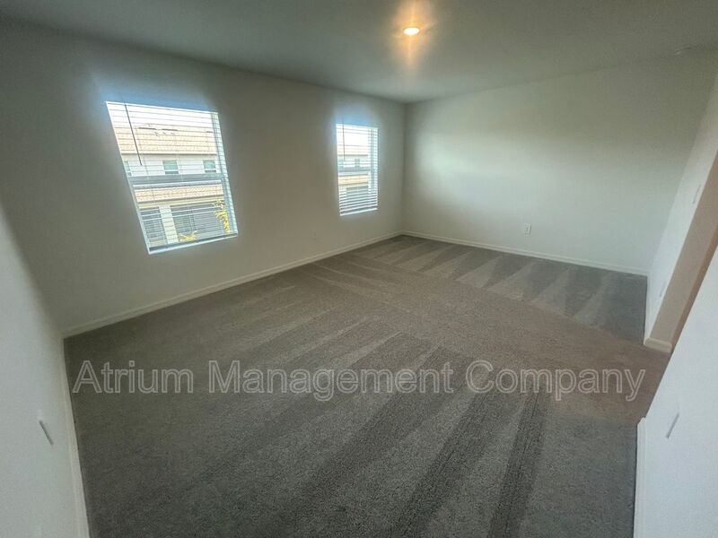 Stylish Townhome in the Heart of Ruskin – Prime Location. property image