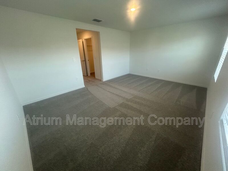 Stylish Townhome in the Heart of Ruskin – Prime Location. property image