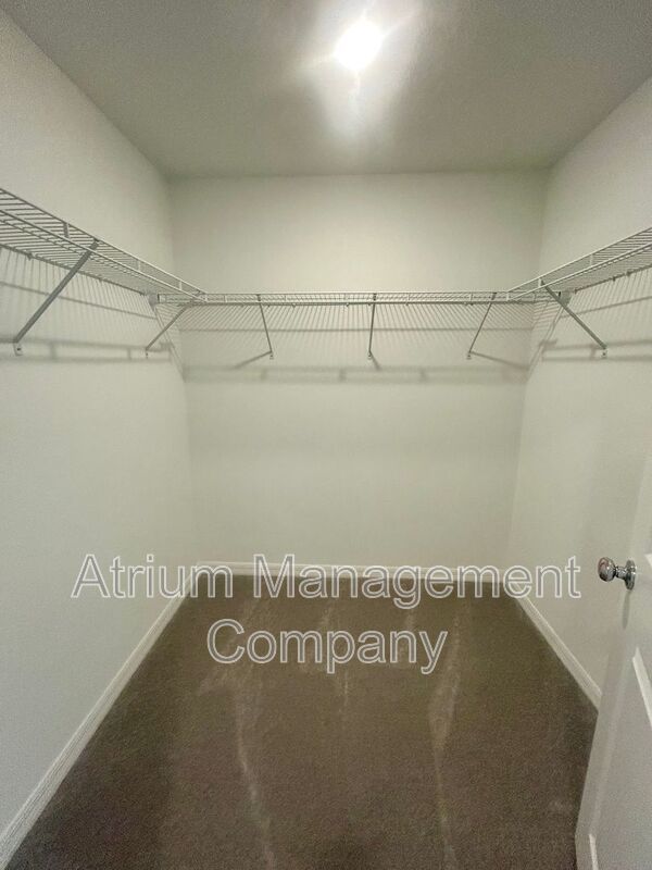 Stylish Townhome in the Heart of Ruskin – Prime Location. property image