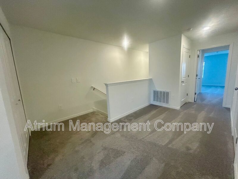 Stylish Townhome in the Heart of Ruskin – Prime Location. property image