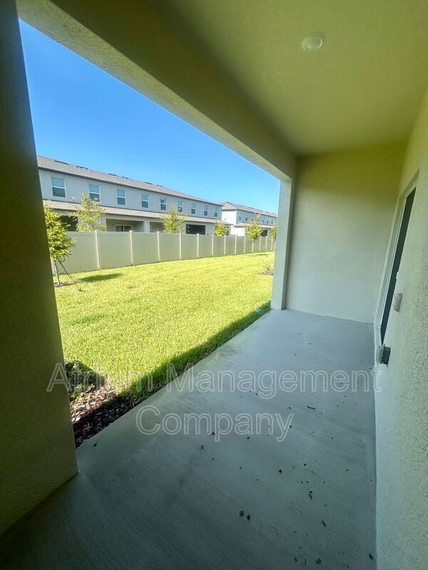 Stylish Townhome in the Heart of Ruskin – Prime Location. property image