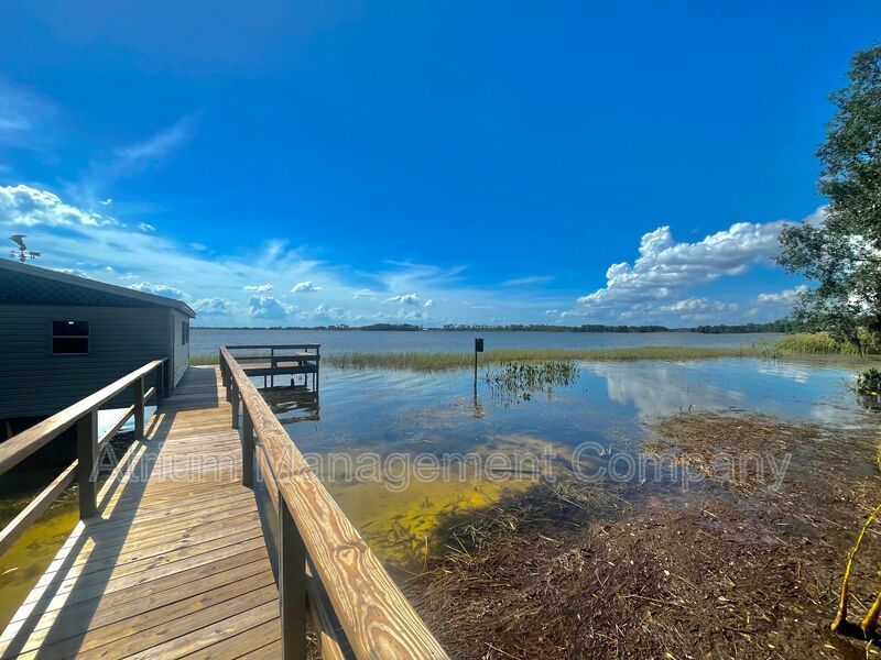 Stunning 3-Bedroom, 3-Bathroom Lakeside Home in Mount Dora with Private Pool & Lakefront Living property image