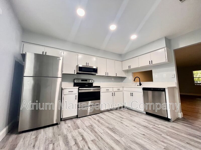 Top floor two bedroom apartment, pet friendly! property image