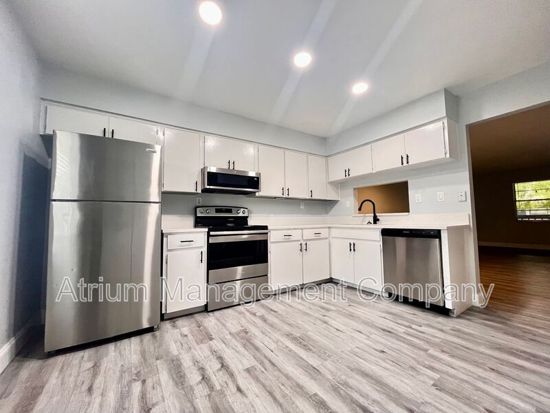 Top floor two bedroom apartment, pet friendly! property image