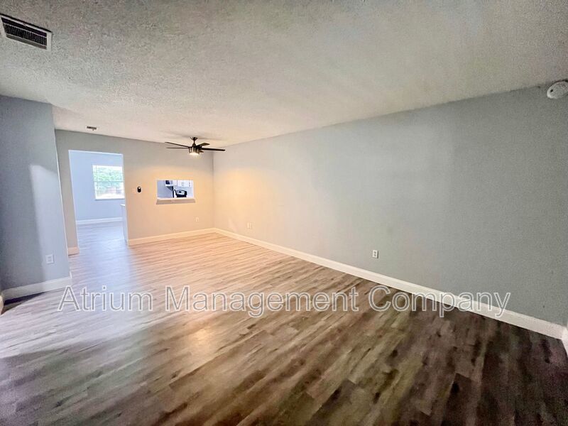 Top floor two bedroom apartment, pet friendly! property image