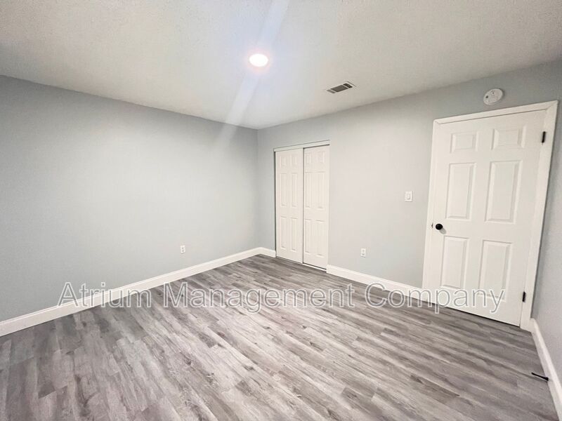 Top floor two bedroom apartment, pet friendly! property image