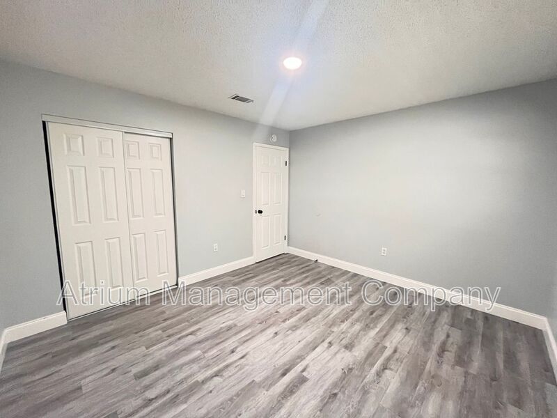 Top floor two bedroom apartment, pet friendly! property image