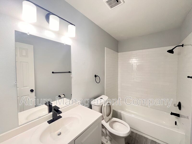 Top floor two bedroom apartment, pet friendly! property image