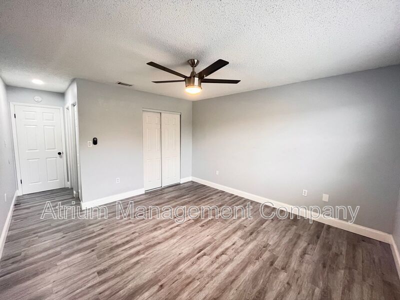 Top floor two bedroom apartment, pet friendly! property image