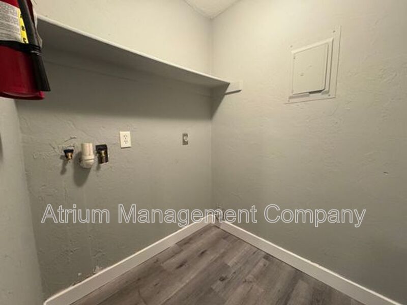 1 MONTH FREE RENT!!  Move-in ready! Gorgeous 2 bedroom \ 1 bathroom property image