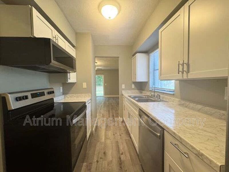 1 MONTH FREE RENT! Gorgeous 2bedroom 1 bathroom Townhome! Move-In Ready!!!! property image