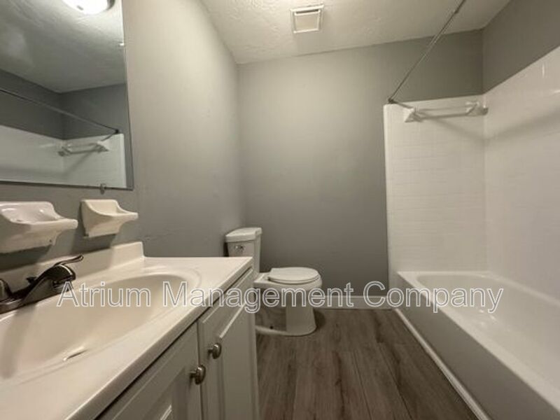 1 MONTH FREE RENT! Gorgeous 2bedroom 1 bathroom Townhome! Move-In Ready!!!! property image