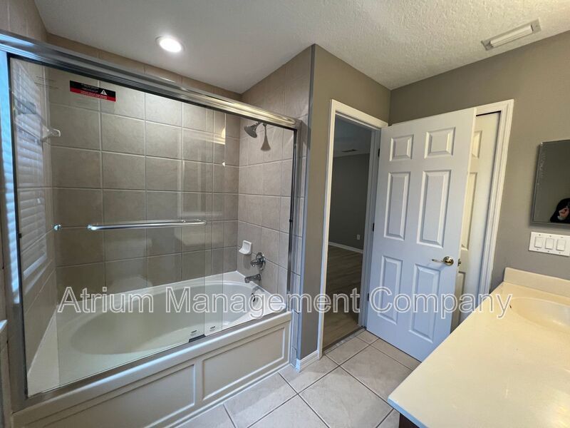 Beautiful 3 Bed, 2.5 Bath Gated Condo for Rent in Sanford/Lake Mary, FL – $500 Off First Month’s Rent! property image