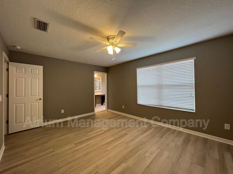 Beautiful 3 Bed, 2.5 Bath Gated Condo for Rent in Sanford/Lake Mary, FL – $500 Off First Month’s Rent! property image