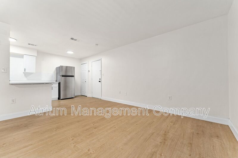 NEWLY RENOVATED!!  1 MONTH FREE RENT w\IMMEDIATE MOVE-IN property image