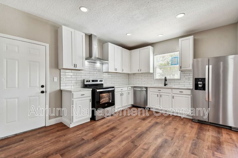 Fully Renovated 3 Bedroom Home! Move in by 12/15 and receive 50% off December! property image