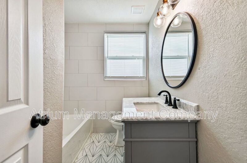 Fully Renovated 3 Bedroom Home! Move in by 12/15 and receive 50% off December! property image