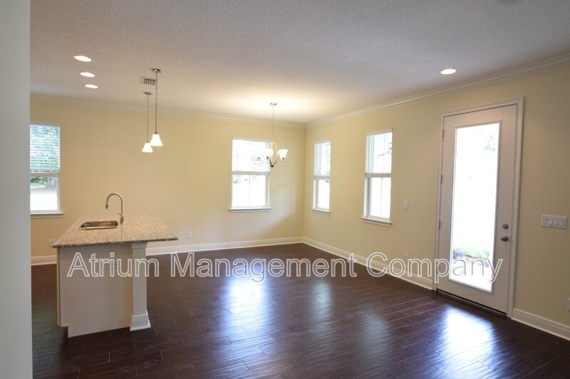 Beautiful  3 Bed 2.5 Bath Town Home in Orlando, FL! COLLEGE PARK!!! property image