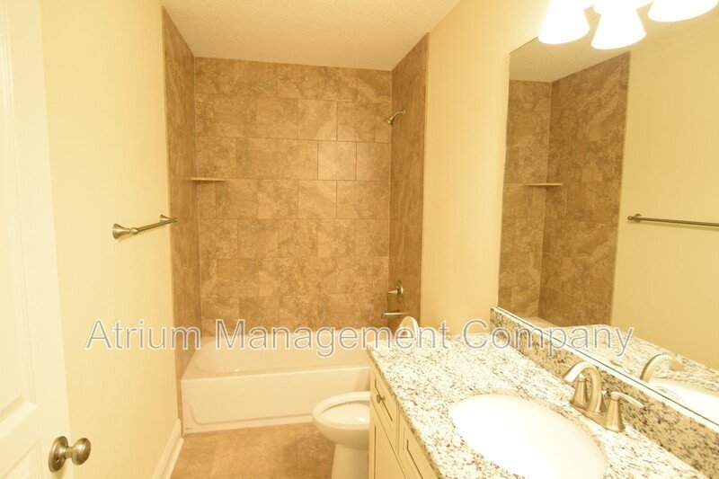 Beautiful  3 Bed 2.5 Bath Town Home in Orlando, FL! COLLEGE PARK!!! property image