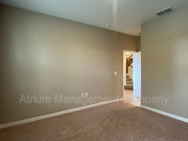 Stunning 5 Bedroom Pool Home in Orchard Hills near Hamlin & The Grove property image