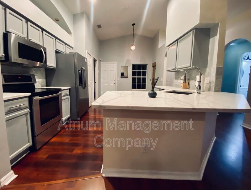 Beautiful 3 Bedroom Home in the Exclusive Gated Community of Stoneybrook West! property image