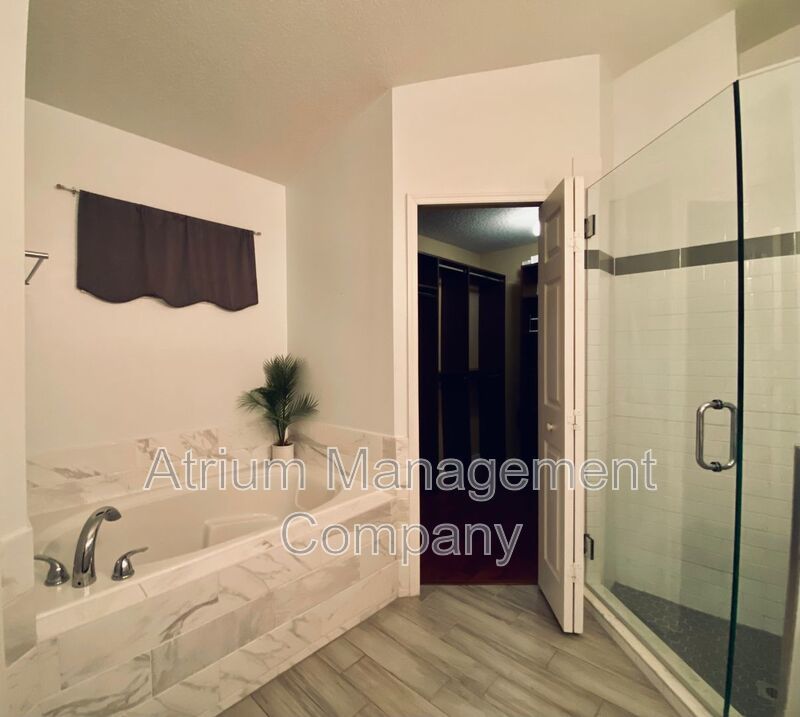 Beautiful 3 Bedroom Home in the Exclusive Gated Community of Stoneybrook West! property image