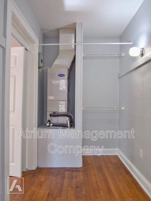 Stunning 2nd Floor Studio with Enclosed Solarium property image