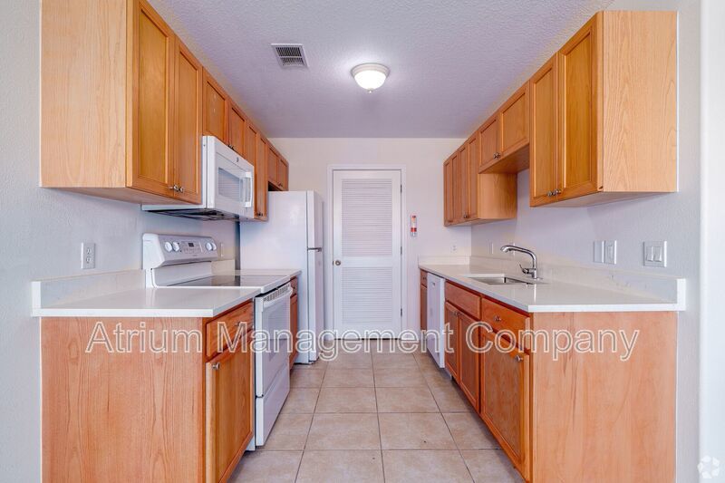 Spacious 3-Bed, 2.5-Bath Townhome with Bonus Room – Minutes from the Indian River! property image