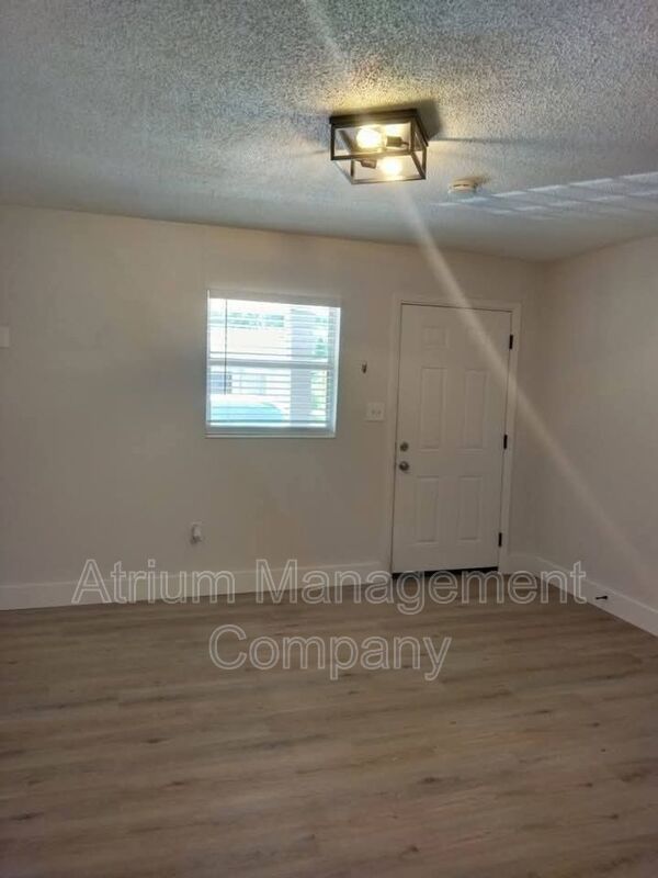 BRAND NEW RENOVATIONS!! 1 MONTH FREE RENT MONTH'S WITH IMMEDIATE MOVE-IN. Gorgeous Fully Renovated 1 Bedroom 1 Bath in Gainesville property image