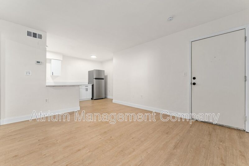 NEWLY RENOVATED!!  1 MONTH FREE RENT w\IMMEDIATE MOVE-IN property image