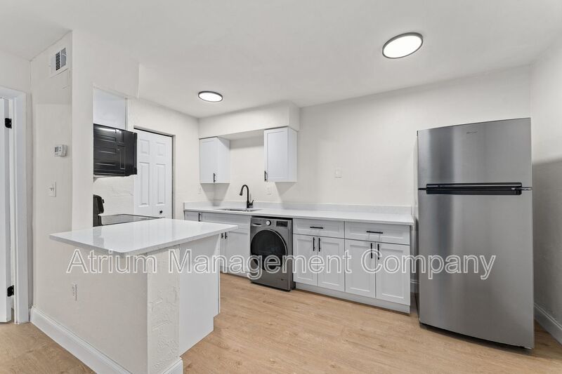 NEWLY RENOVATED!!  1 MONTH FREE RENT w\IMMEDIATE MOVE-IN property image