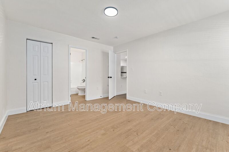 NEWLY RENOVATED!!  1 MONTH FREE RENT w\IMMEDIATE MOVE-IN property image