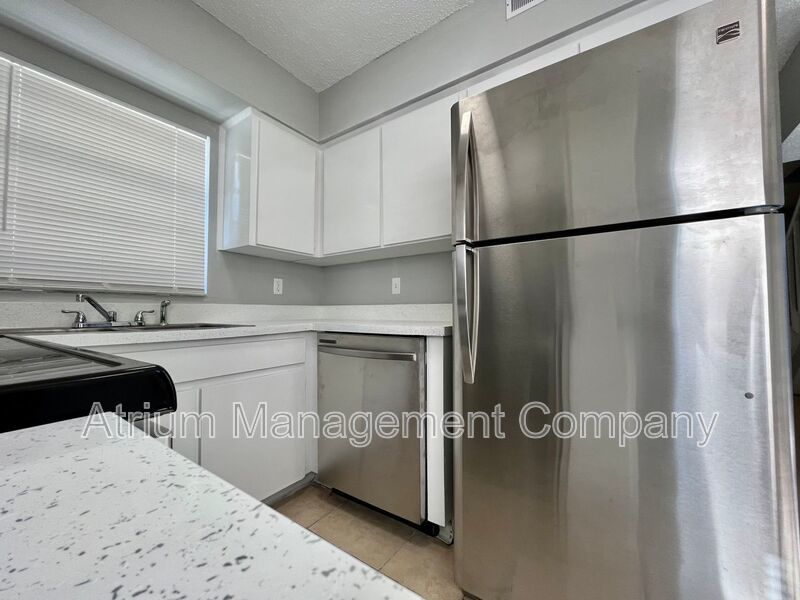 2 Bedroom 1 Bathroom Upgraded Temple Terrace Apartment property image
