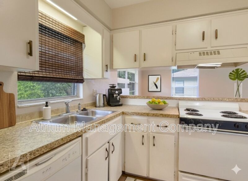 Charming 2-Bedroom Duplex for Rent in Orlando's SoDo District! property image